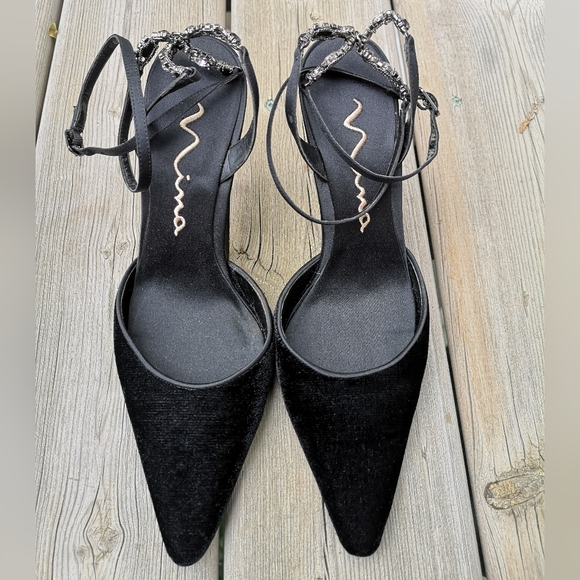 Velvet Pumps - Picture 2 of 6